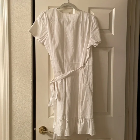 White linen Gap Wrap Dress - Picture 2 of 3
